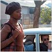 Atrapa el fuego : foto Bonnie Mbuli, Phillip Noyce, Tim Robbins