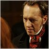 Pétalo carmesí, flor blanca : foto Richard E. Grant, Romola Garai
