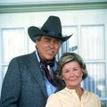 Dallas : foto Barbara Bel Geddes, Howard Keel
