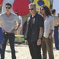 Foto Alana De La Garza, Daniel Henney, Gary Sinise