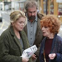 En un patio de París : Foto Catherine Deneuve, Gustave Kervern, Michèle Moretti