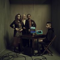 Foto Carly Chaikin, Christian Slater, Portia Doubleday, Rami Malek