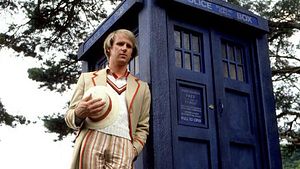 ‘Doctor Who’: Peter Davison afirma que una mujer nunca podrá ser un señor del tiempo