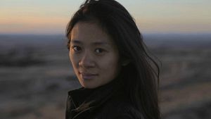 Quién es Chloe Zhao, la segunda directora en recibir un Globo de Oro en 78 años