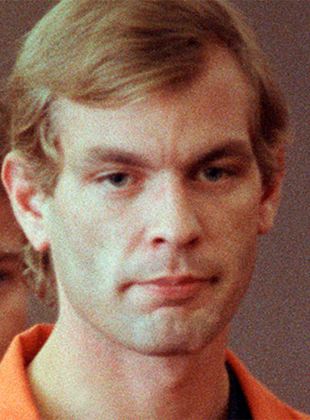 Monster: The Jeffrey Dahmer Story - Serie 2021 - SensaCine.com