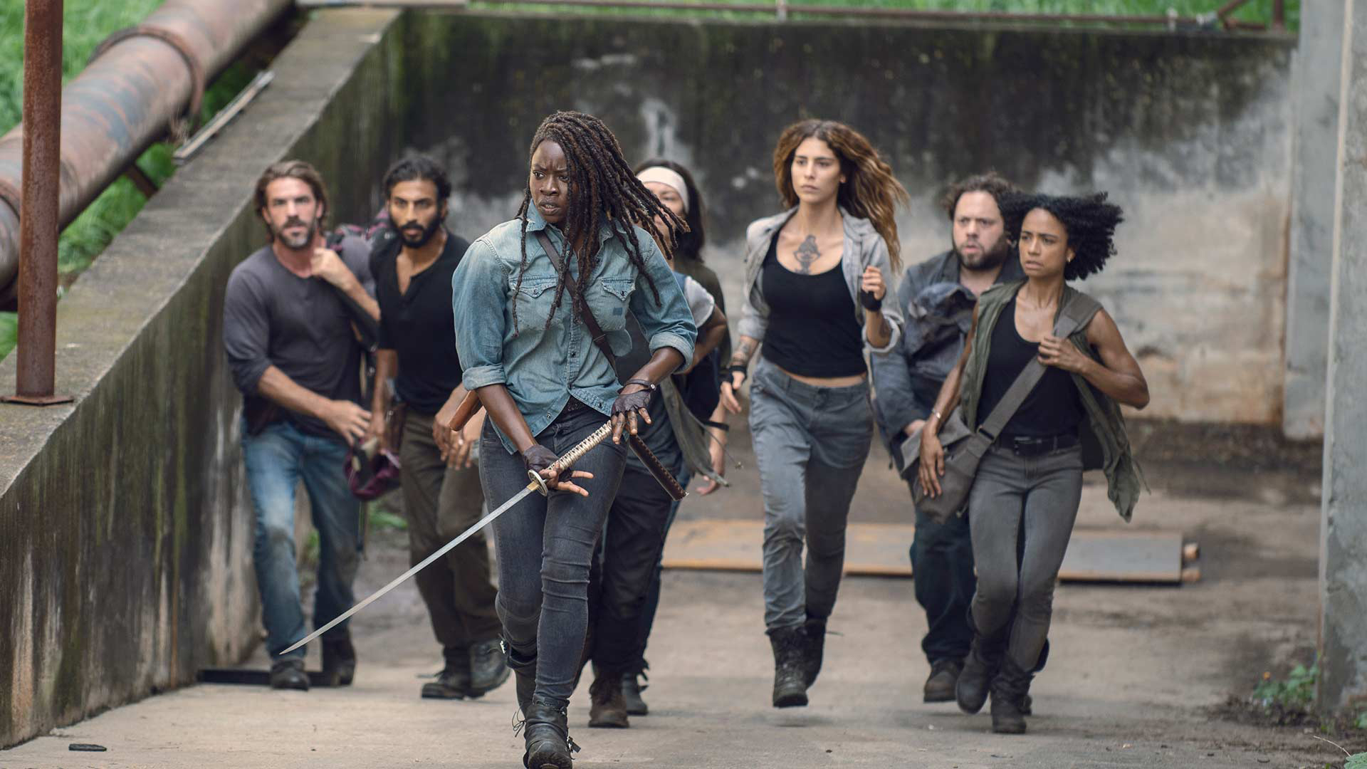 The Walking Dead Sorprende Con Su Zombi En Topless Noticias De Series 6285