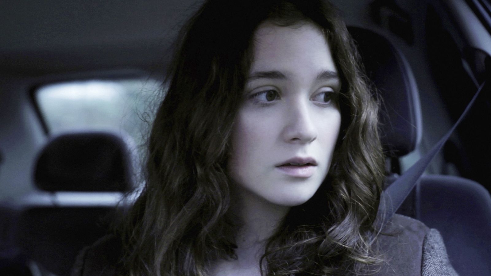 Alice Englert desktop Wallpapers