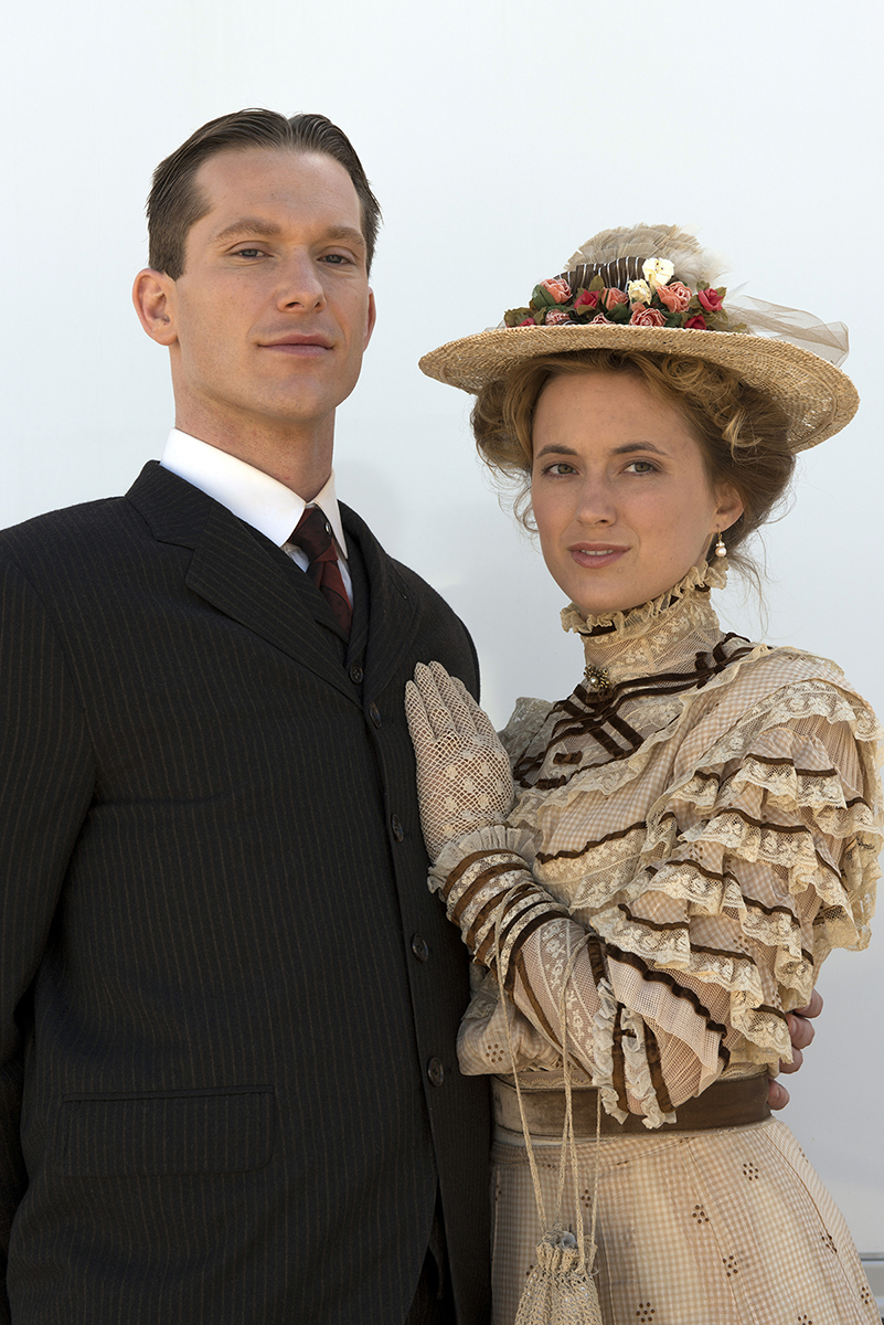 Los Misterios De Murdoch Foto Helene Joy Yannick Bisson 119 Sobre