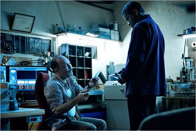 El invitado : foto Daniel Espinosa, Denzel Washington, Rubén Blades