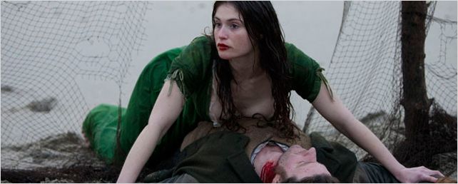 Gemma Artenton pasa de cazar brujas a vampiresa en 'Byzantium'