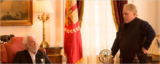 'Los juegos del hambre': ¡Nuevas imágenes de 'En llamas' con Gale, Plutarch y el presidente Snow!