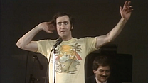 imagen de La comedia y el caos: El legado de Andy Kaufman Tráiler VOSE