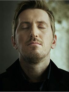 Cartel de The Sniffer Temporada 4