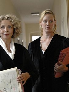 Cartel de Alles, was recht ist Temporada 3