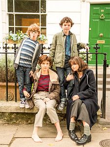 Cartel de Love, Nina Temporada 1