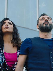 Cartel de Dollar Temporada 1