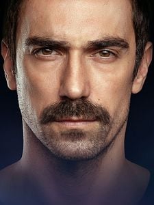 Cartel de Mi hogar, mi destino Temporada 1