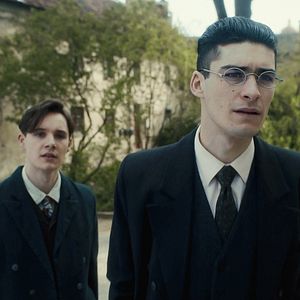 Foto Truth & Treason