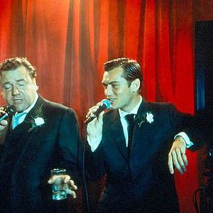 Foto Love, Honour and Obey