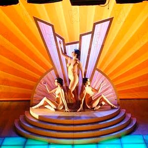 Foto Mrs. Henderson presenta