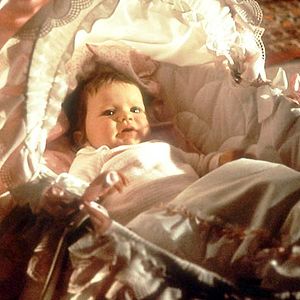 Foto 3 solteros y un biberón