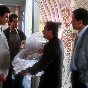 Foto Tres hombres y un bebé