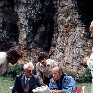 Foto Dos hombres en la ciudad