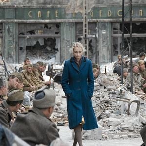 Foto Anonyma - Una mujer en Berlín