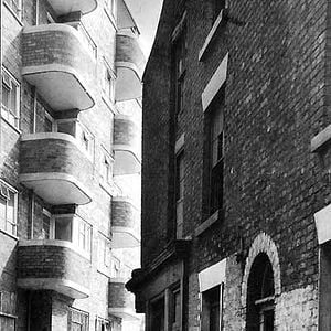 Foto Of Time and the City