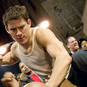 Foto Fighting - Puños de asfalto