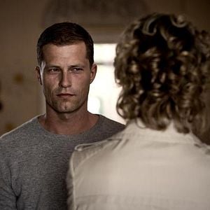 Foto Un conejo sin orejas