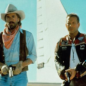 Foto Dos duros sobre ruedas