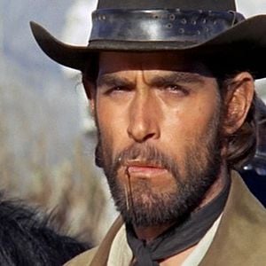 Foto El sol bajo la tierra