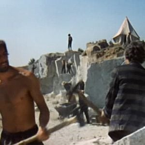 Foto El sol bajo la tierra