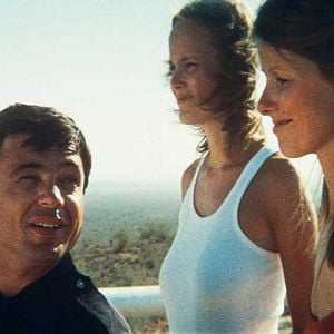 Foto La piel en el asfalto