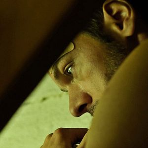 Foto Un homme debout