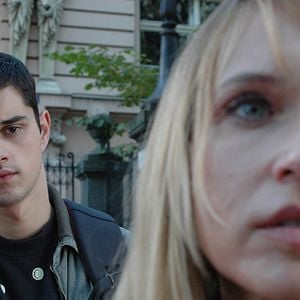 Foto La mujer con la nariz rota