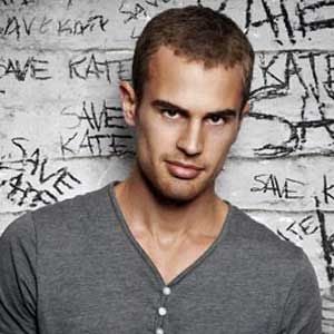 Foto Theo James