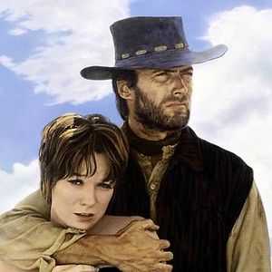 Foto Dos mulas y una mujer