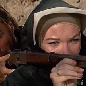 Foto Dos mulas y una mujer