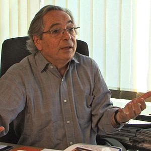 Foto Mains Brunes sur la ville