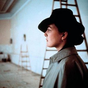 Foto Eine blassblaue Frauenschrift