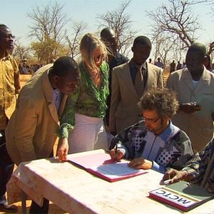 Foto Knistern der Zeit - Christoph Schlingensief und sein Operndorf in Burkina Faso