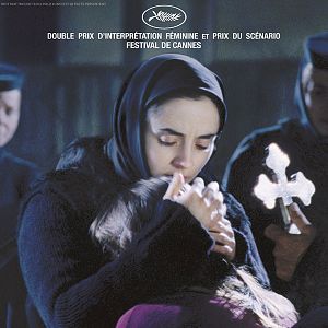 Foto Más allá de las colinas