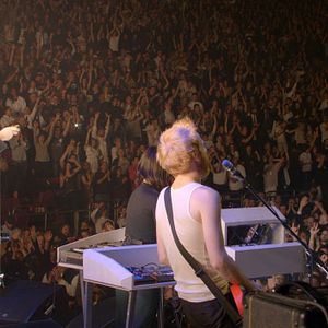 Foto Shut Up And Play The Hits