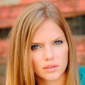 Foto Tracy Spiridakos