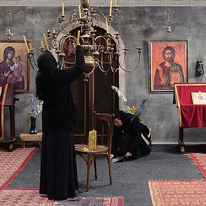 Foto Más allá de las colinas