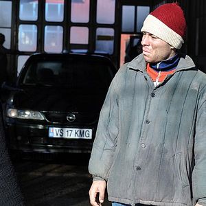 Foto Más allá de las colinas