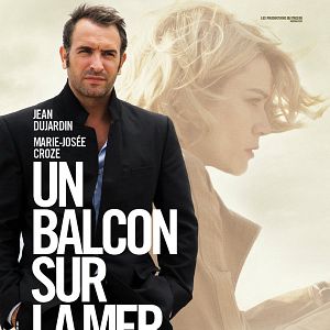 Foto Un balcón sobre el mar