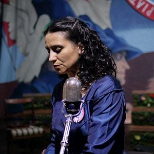 Foto Violeta se fue a los cielos